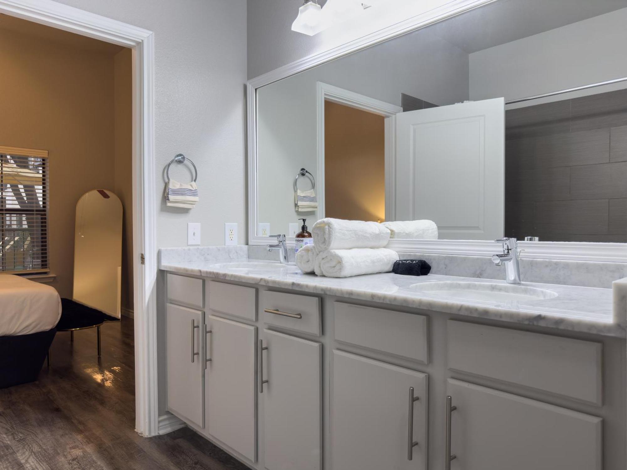 Monthier Downtown Ri1s1u1 Apartment Austin