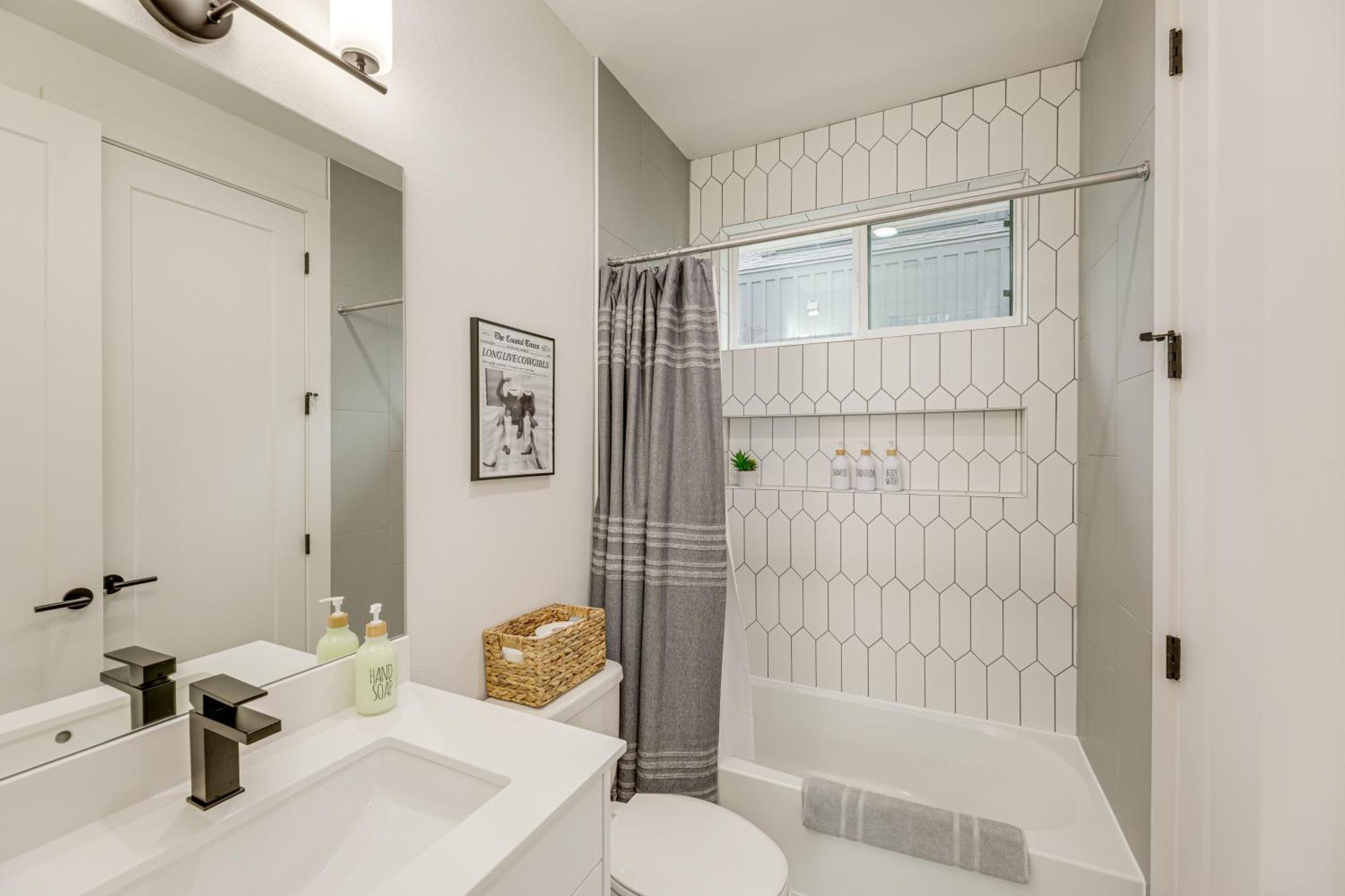 Holiday home Modern Retreat With Heated Cowboy Pool!