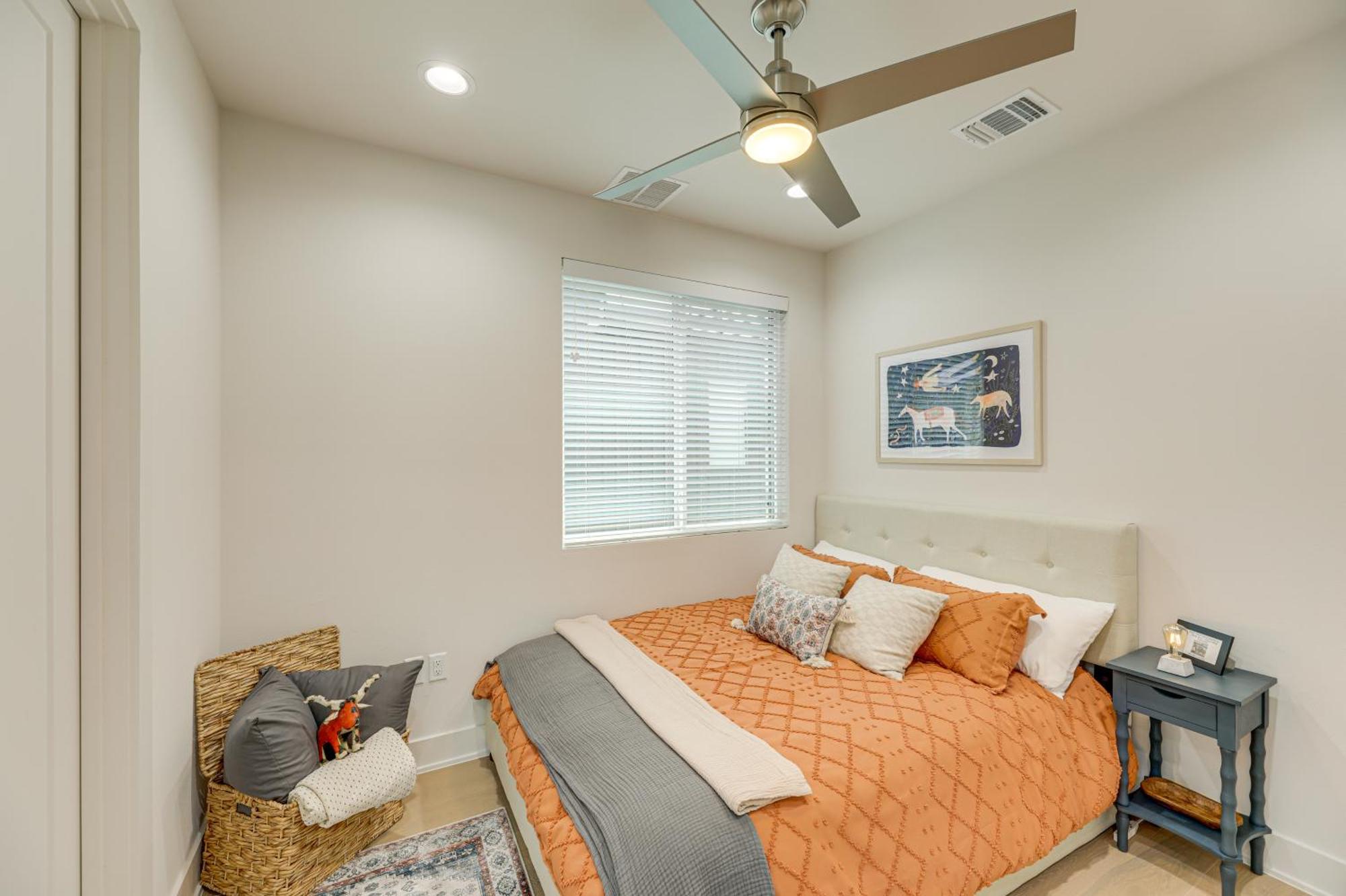 Modern Retreat With Heated Cowboy Pool! Holiday home *