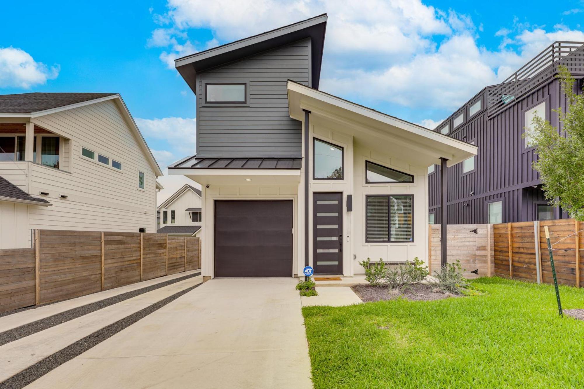 Holiday home Modern Retreat With Heated Cowboy Pool!
