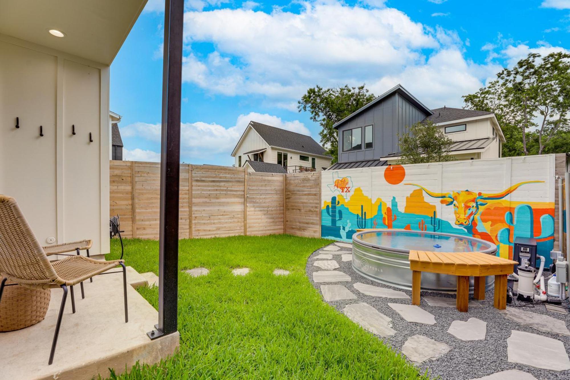 Modern Retreat With Heated Cowboy Pool! * Austin