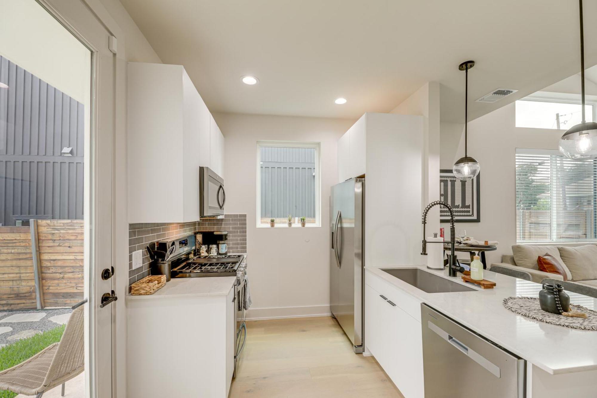 Modern Retreat With Heated Cowboy Pool!