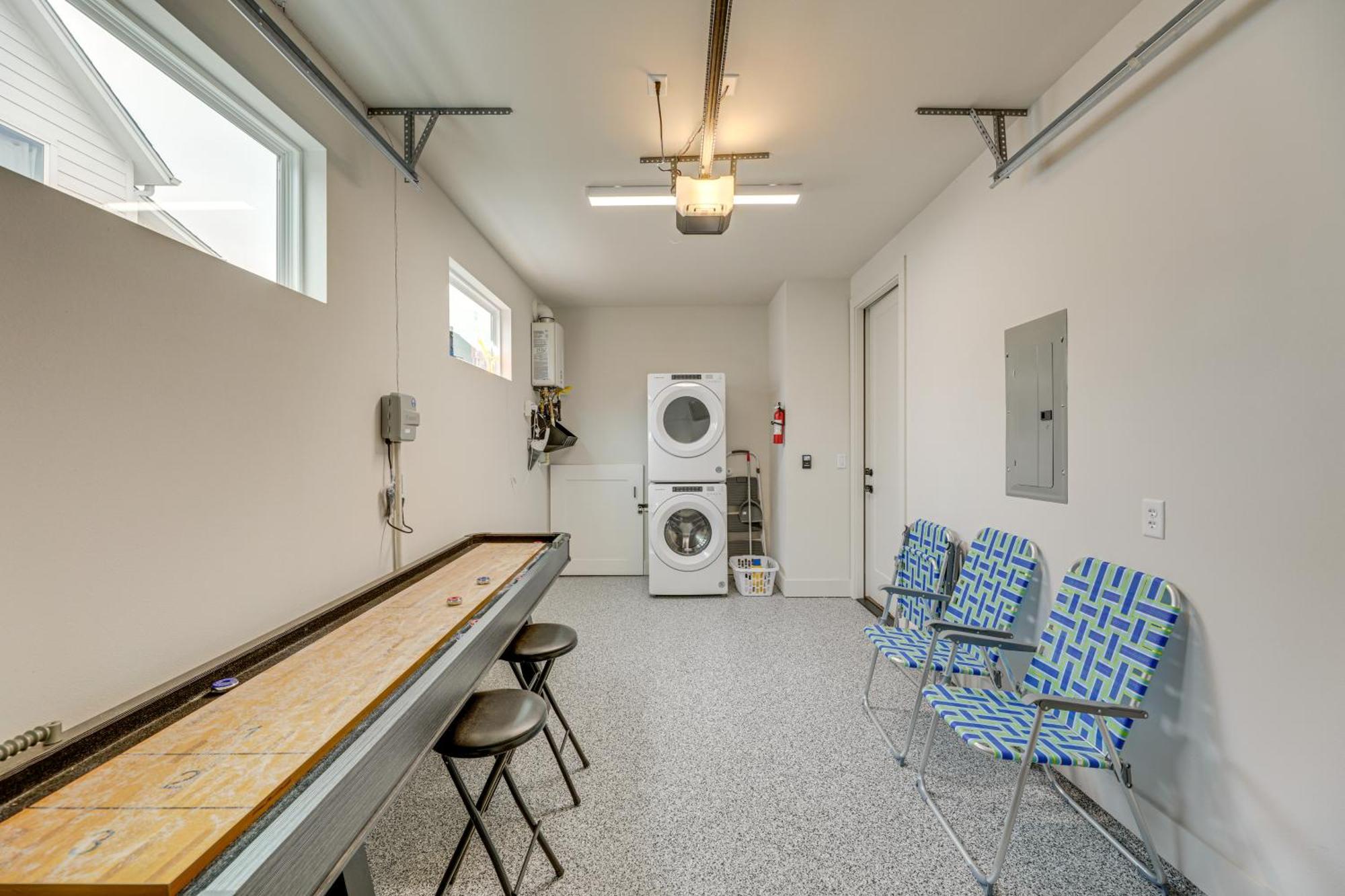 Modern Retreat With Heated Cowboy Pool! * Austin