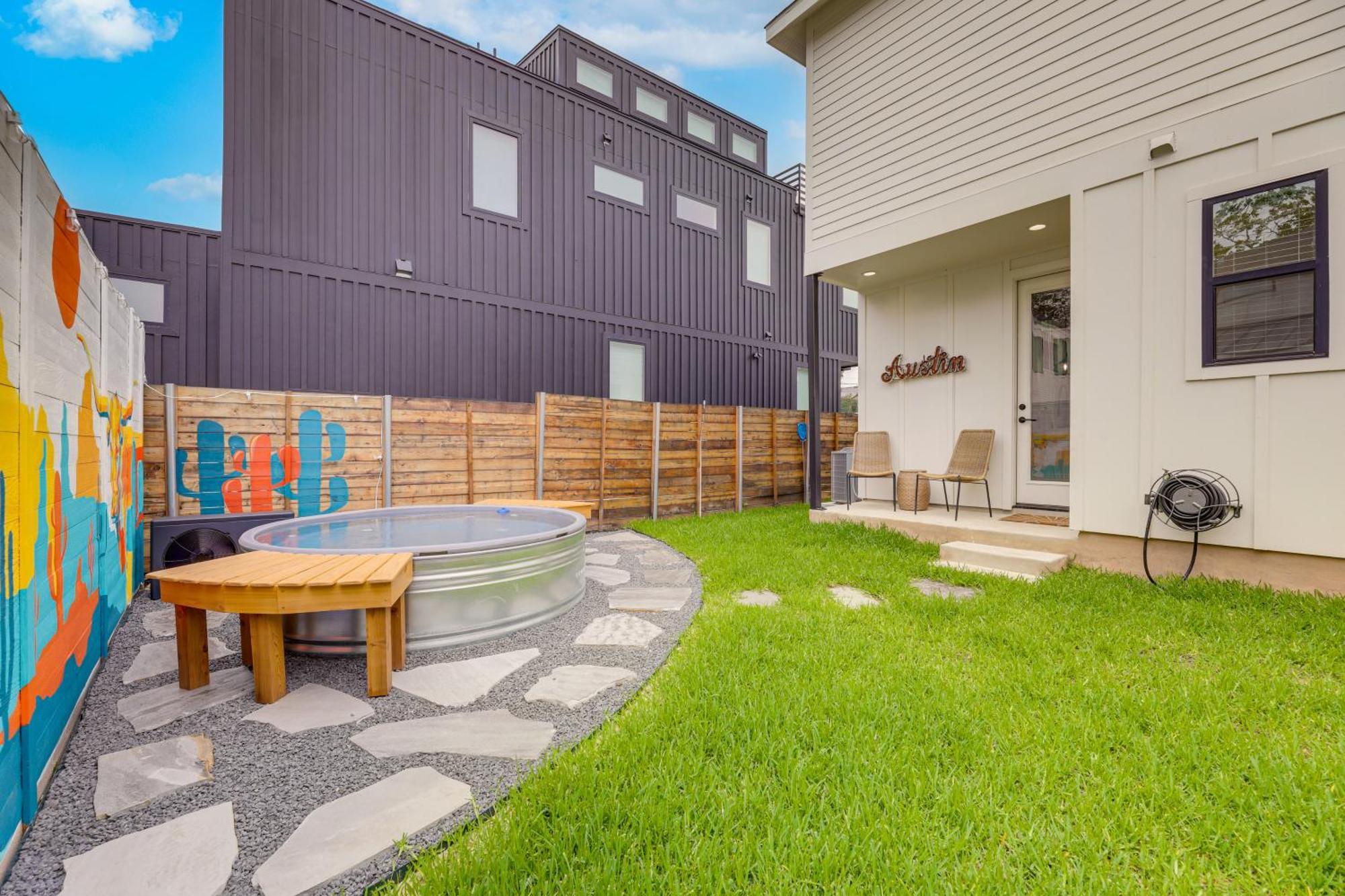 Holiday home Modern Retreat With Heated Cowboy Pool!