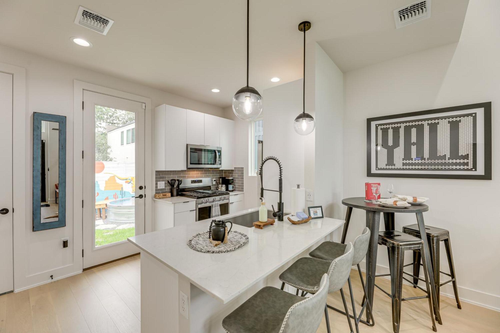 Holiday home Modern Retreat With Heated Cowboy Pool!