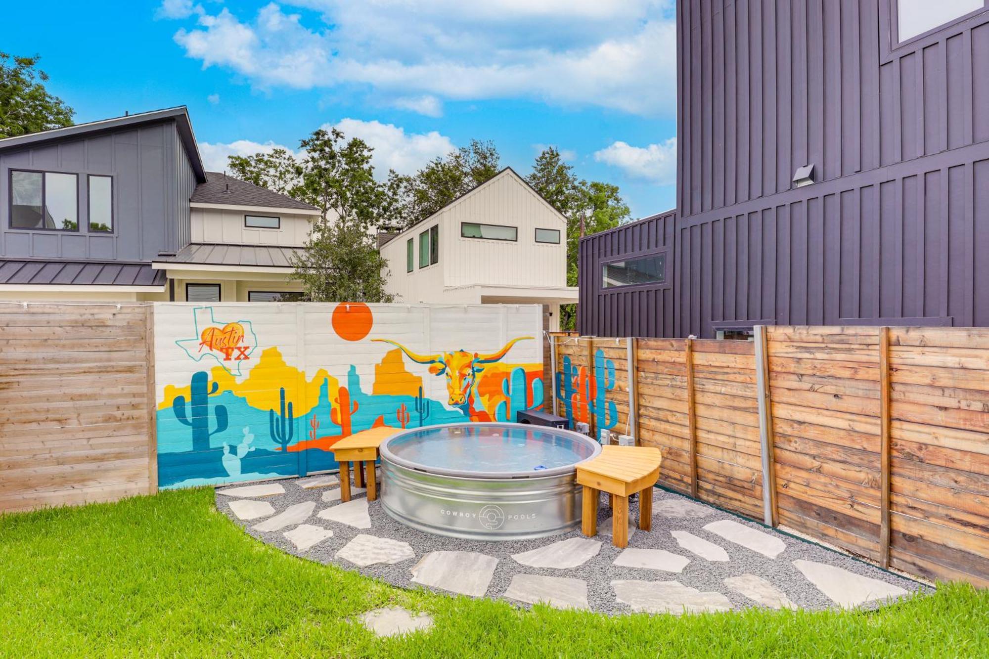 Holiday home Modern Retreat With Heated Cowboy Pool! *