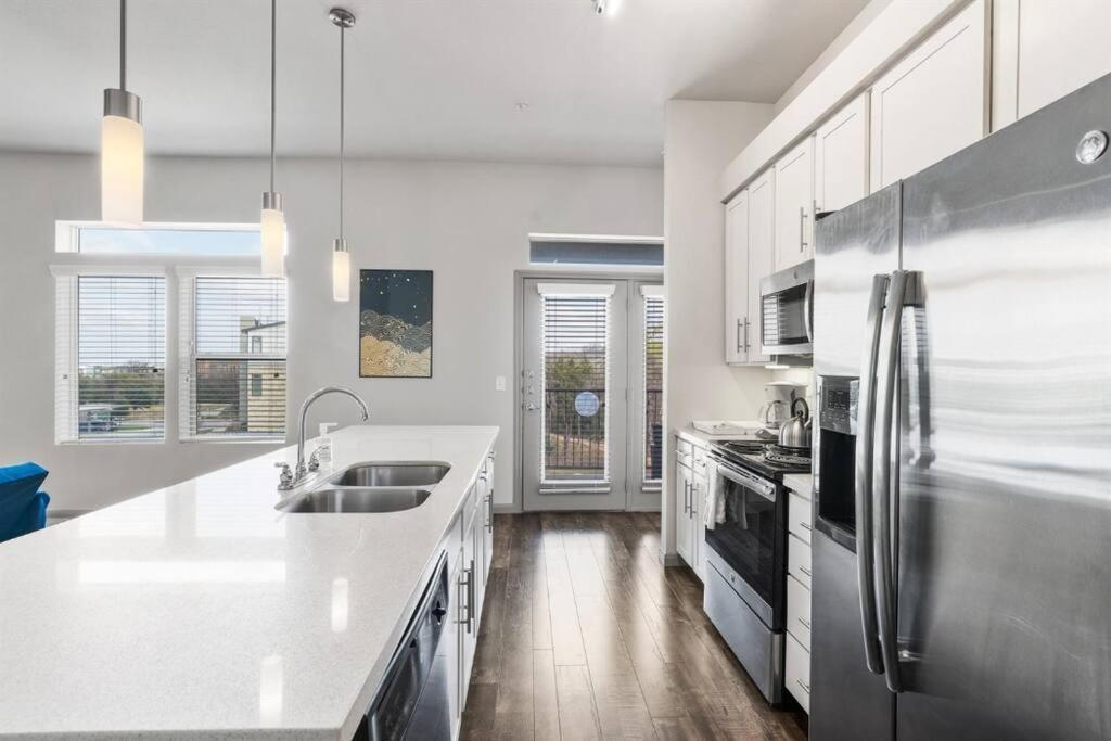 Apartment Modern 2br 2b Unit With Pool, Parking & Wifi *