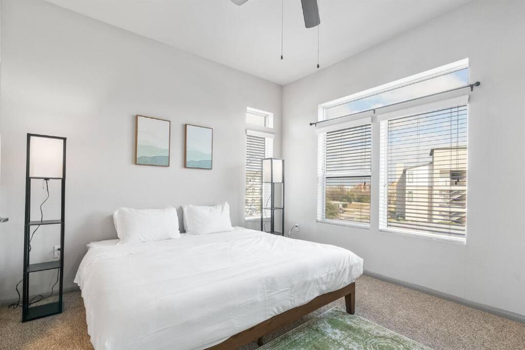 Modern 2br 2b Unit With Pool, Parking & Wifi Apartment Austin