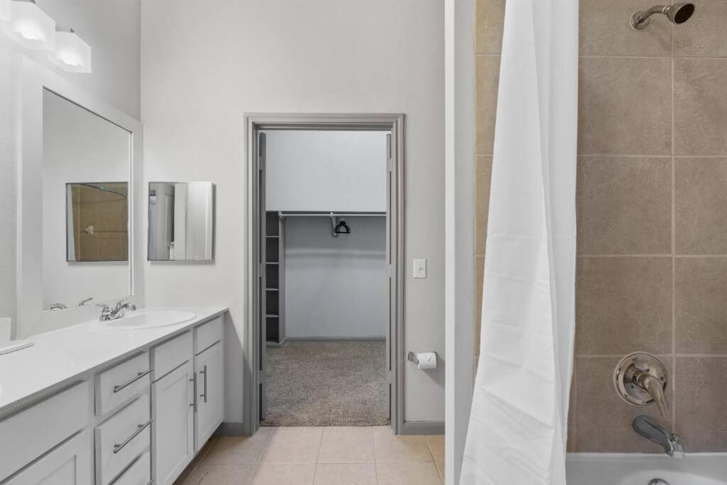Modern 2br 2b Unit With Pool, Parking & Wifi * Austin