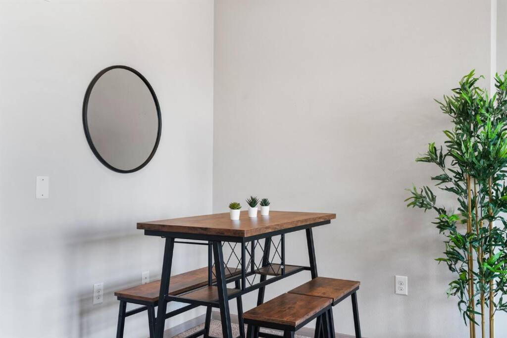 Modern 2br 2b Unit With Pool, Parking & Wifi * Austin