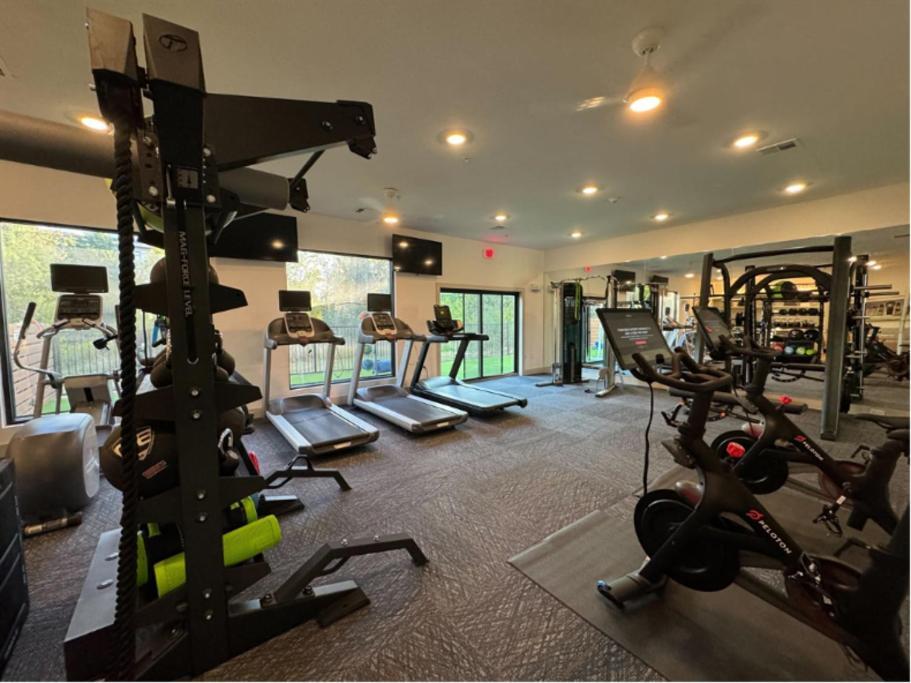 Apartment Modern 2br 2b Unit With Pool, Parking & Wifi