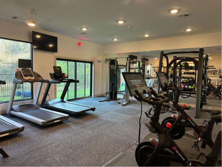 Apartment Modern 2br 2b Unit With Pool, Parking & Wifi