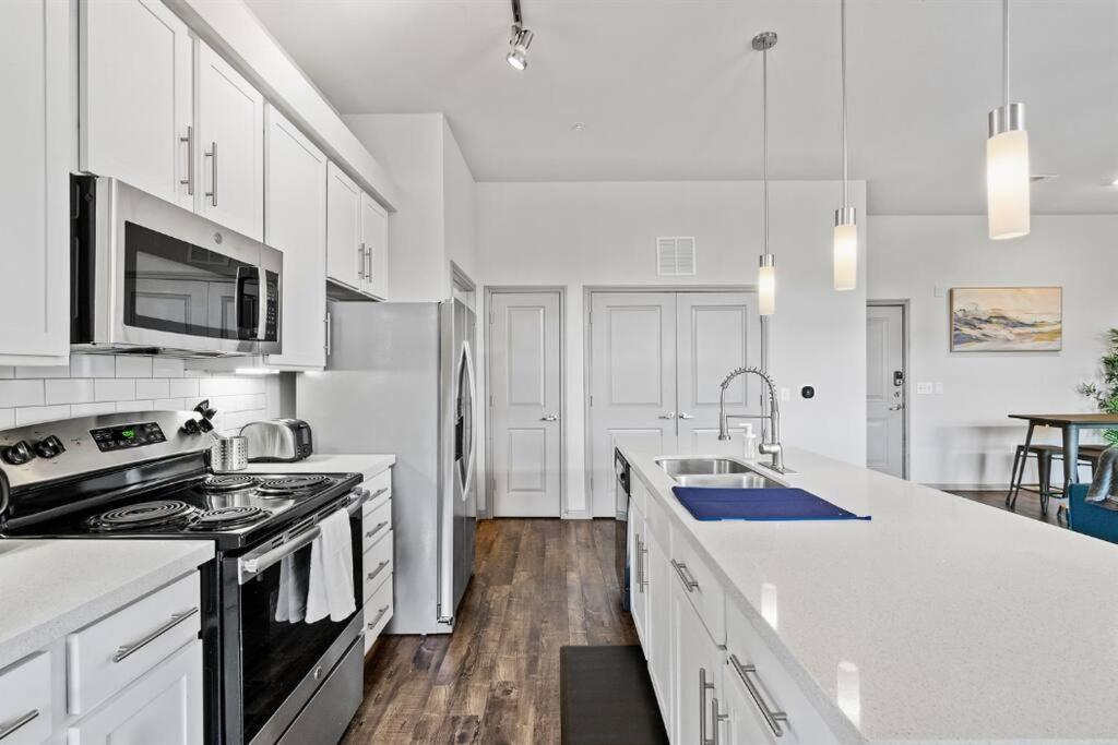 Apartment Modern 2br 2b With Pool Parking & Wifi