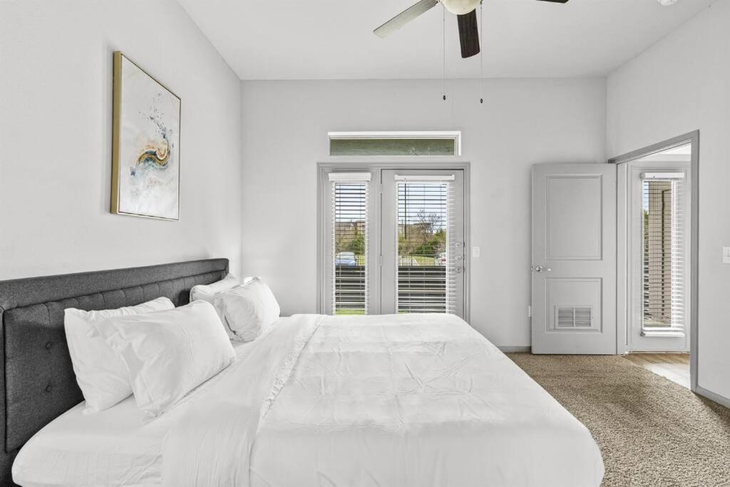 Lux 2b2b With Pool & Parking Near The Heart Of *