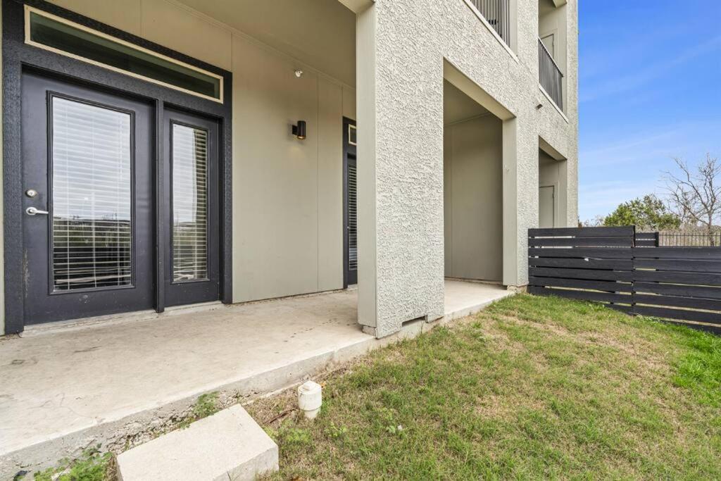 Lux 2b2b With Pool & Parking Near The Heart Of Apartment