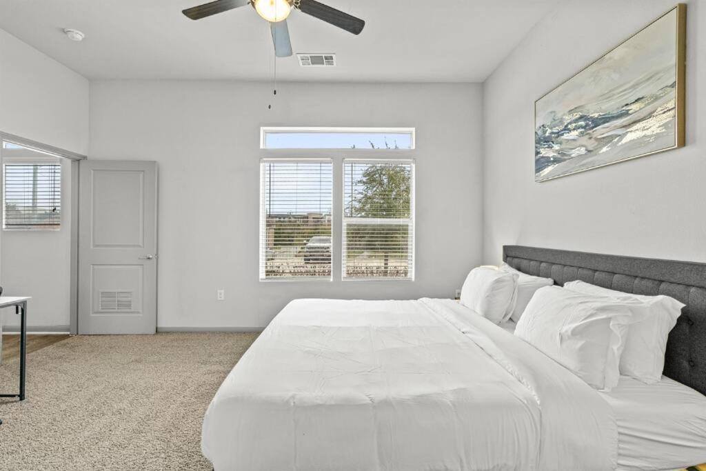 Apartment Lux 2b2b With Pool & Parking Near The Heart Of