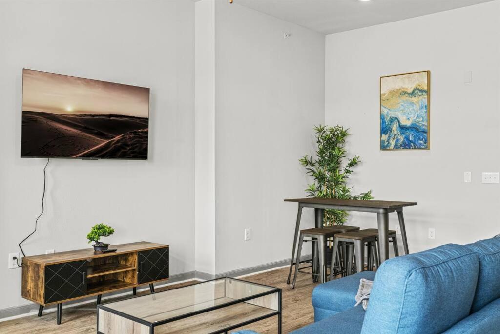 Apartment Lux 2b2b With Pool & Parking Near The Heart Of Austin