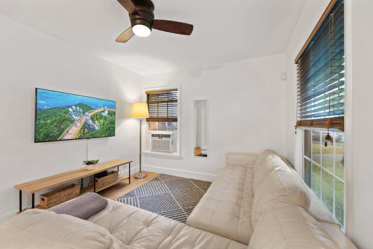 Quaint 3 Bedroom House With Huge Yard