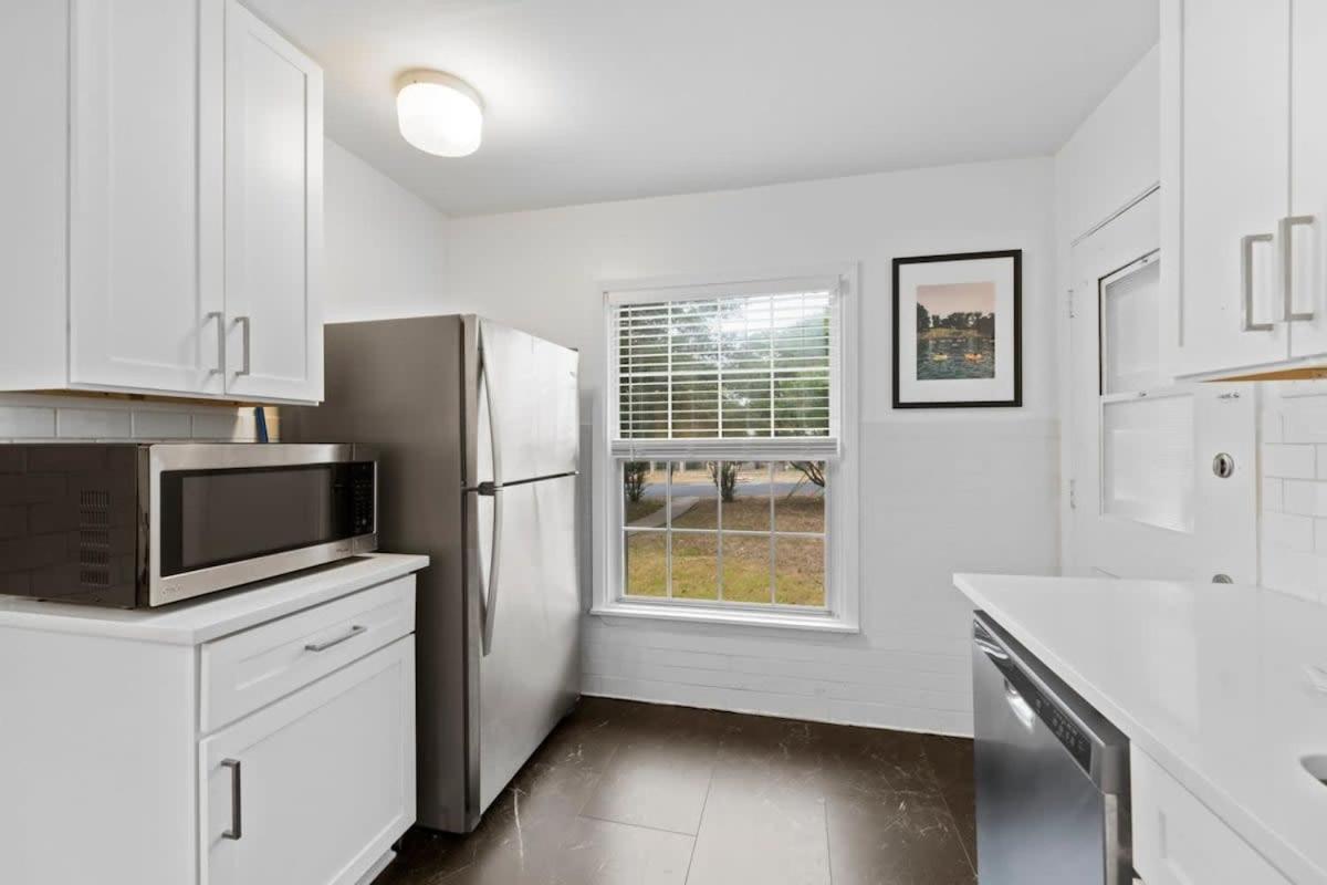 Quaint 3 Bedroom House With Huge Yard Holiday home Austin