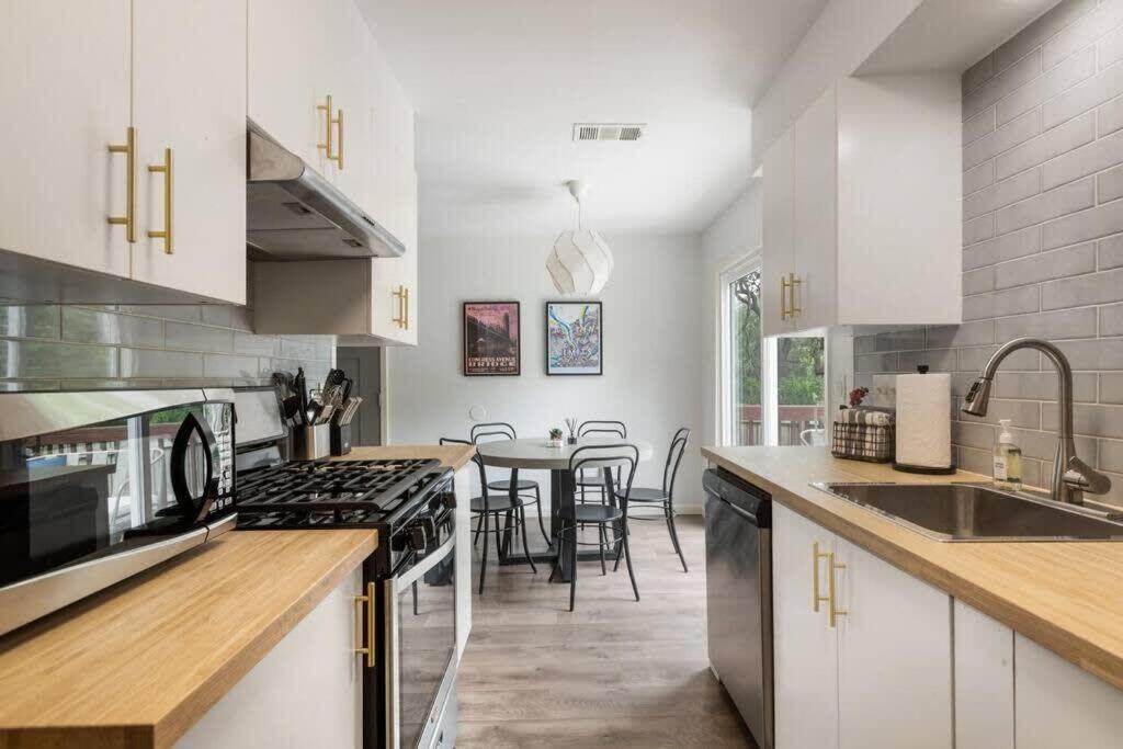 Charming 2 Bedroom Unit With Large Yard * Austin