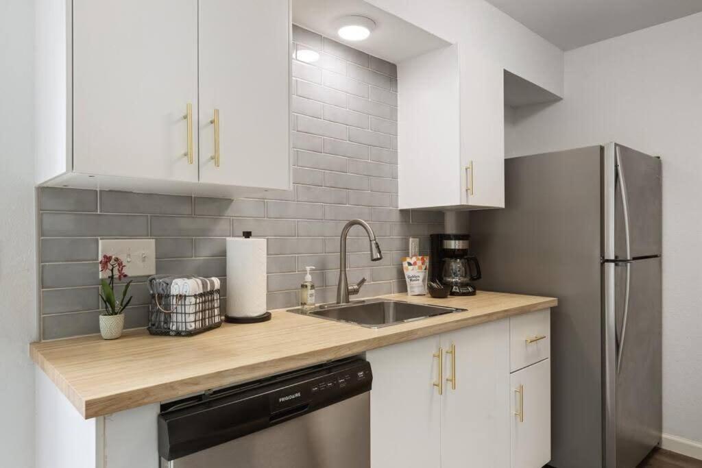 Charming 2 Bedroom Unit With Large Yard * Austin