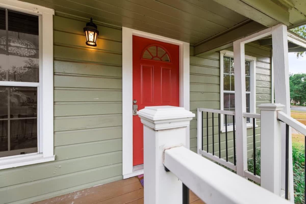 Quaint 3 Bedroom House With Huge Yard * Austin