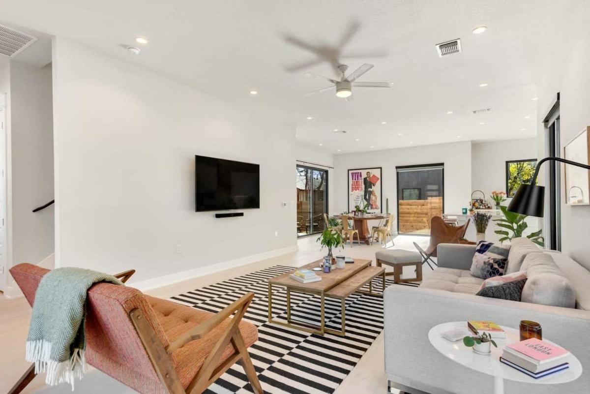 New Modern 3 Bedroom House In Hip East Holiday home Austin
