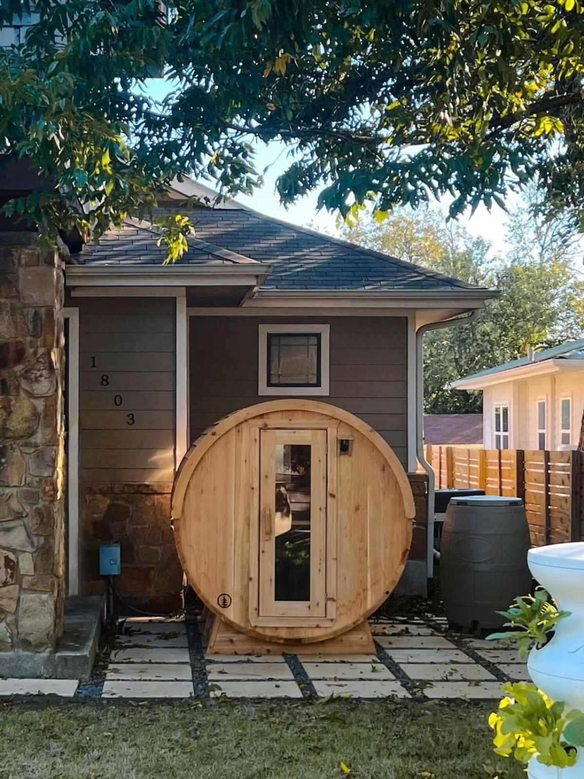 Holiday home Modern Lively 3 Bedroom House In Hip East
