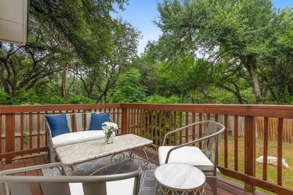 Charming 2 Bedroom Unit With Large Yard Holiday home *