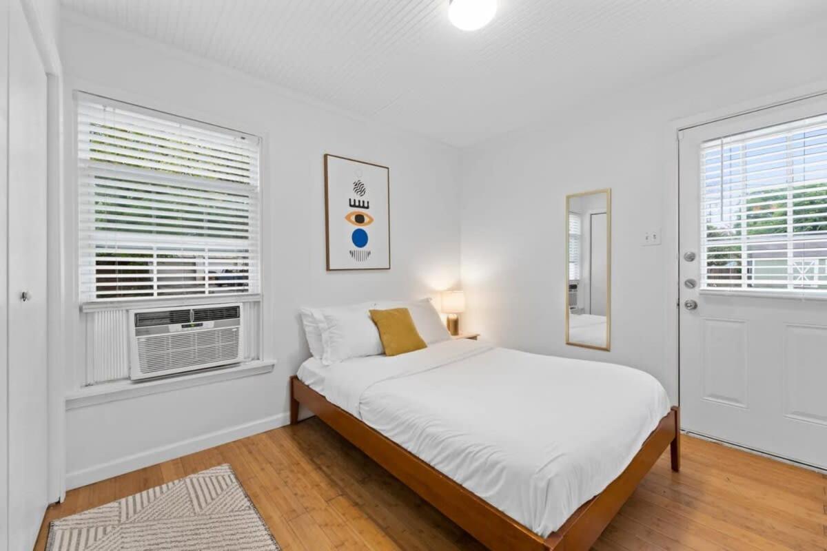 Quaint 3 Bedroom House With Huge Yard Holiday home Austin
