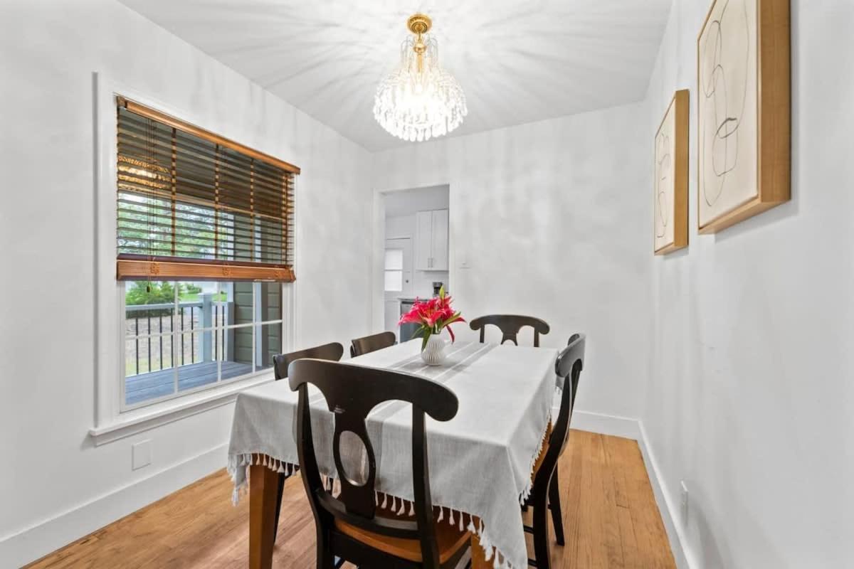 Quaint 3 Bedroom House With Huge Yard * Austin