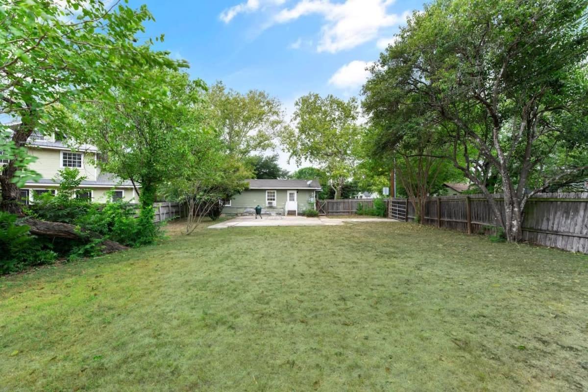 Holiday home Quaint 3 Bedroom House With Huge Yard