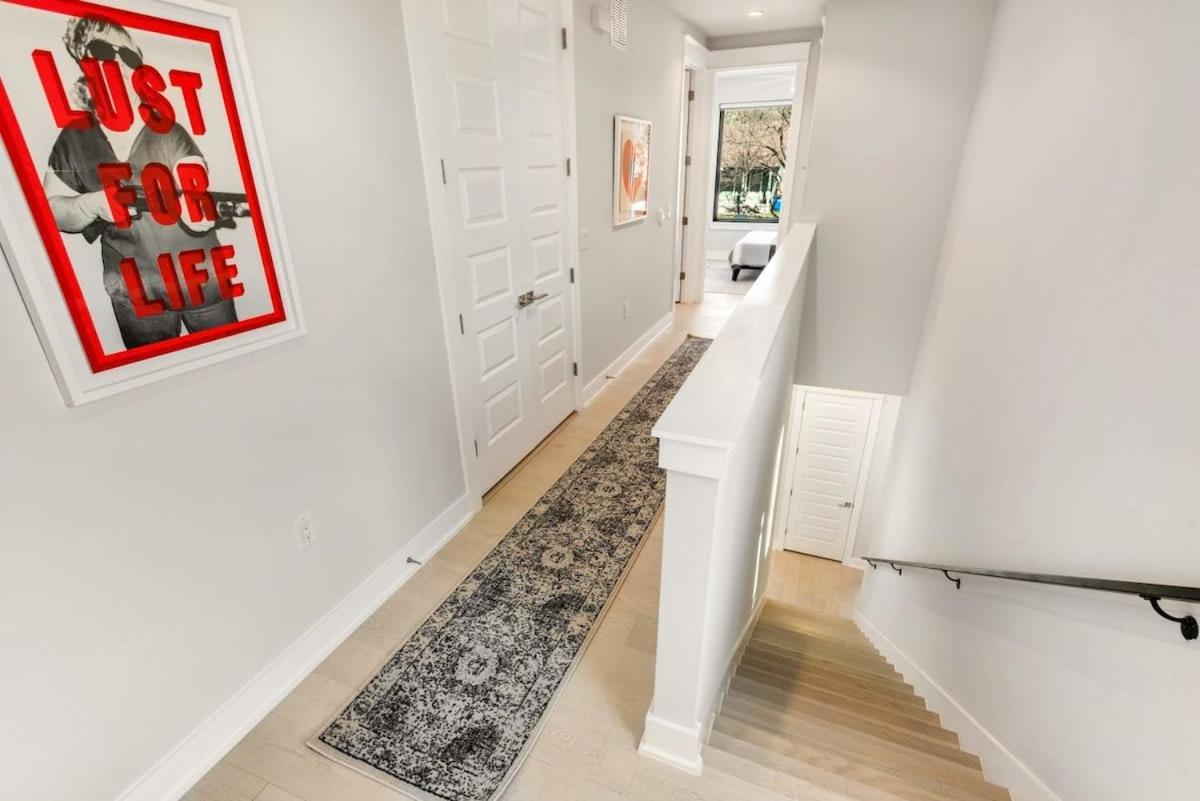 New Modern 3 Bedroom House In Hip East * Austin