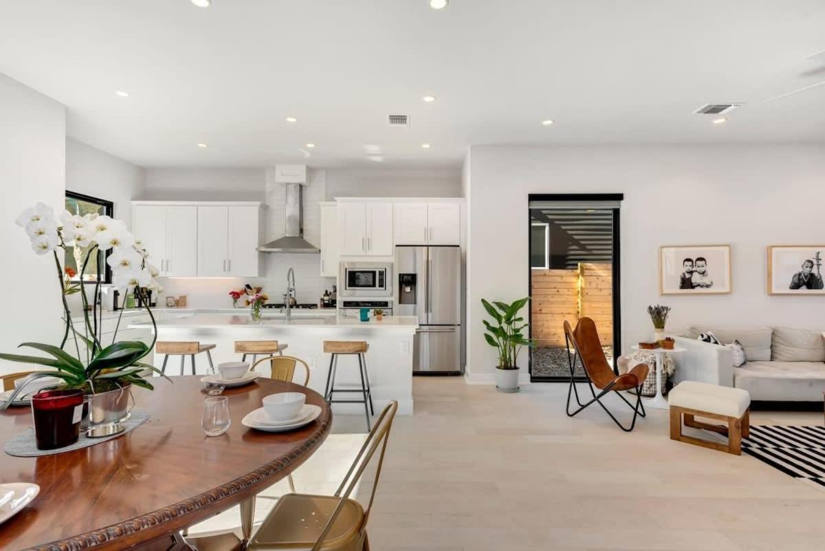 New Modern 3 Bedroom House In Hip East Austin