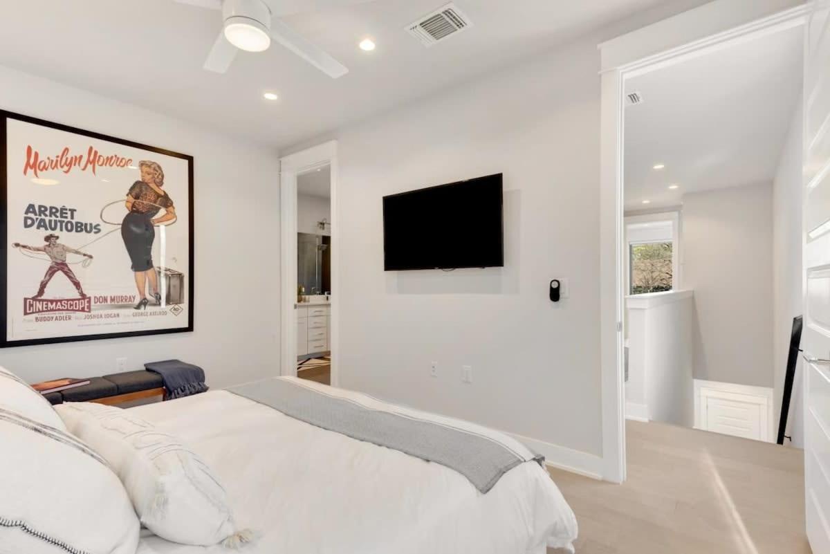 New Modern 3 Bedroom House In Hip East Holiday home Austin