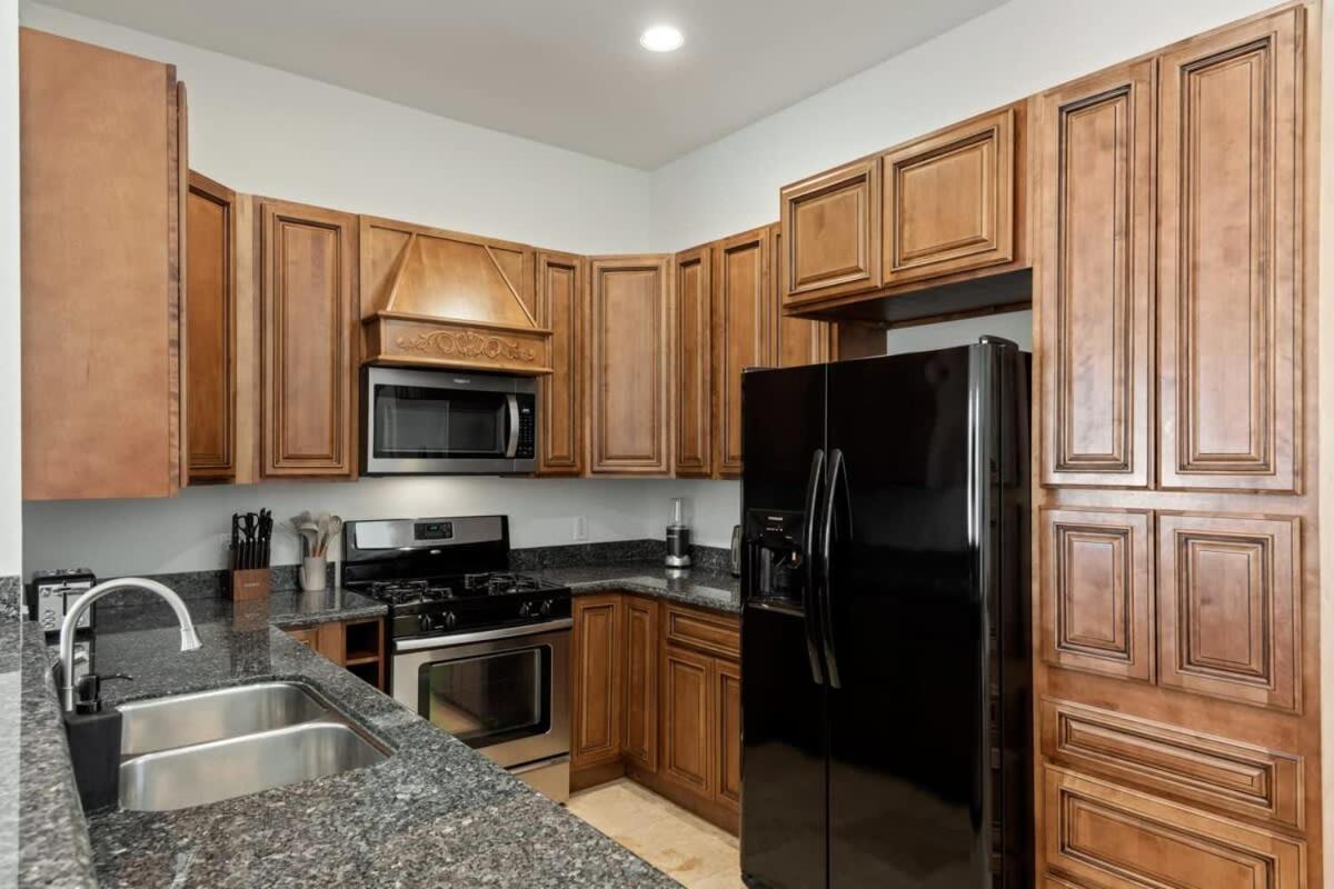 Bright Modern 3 Bedroom House In Hip East *