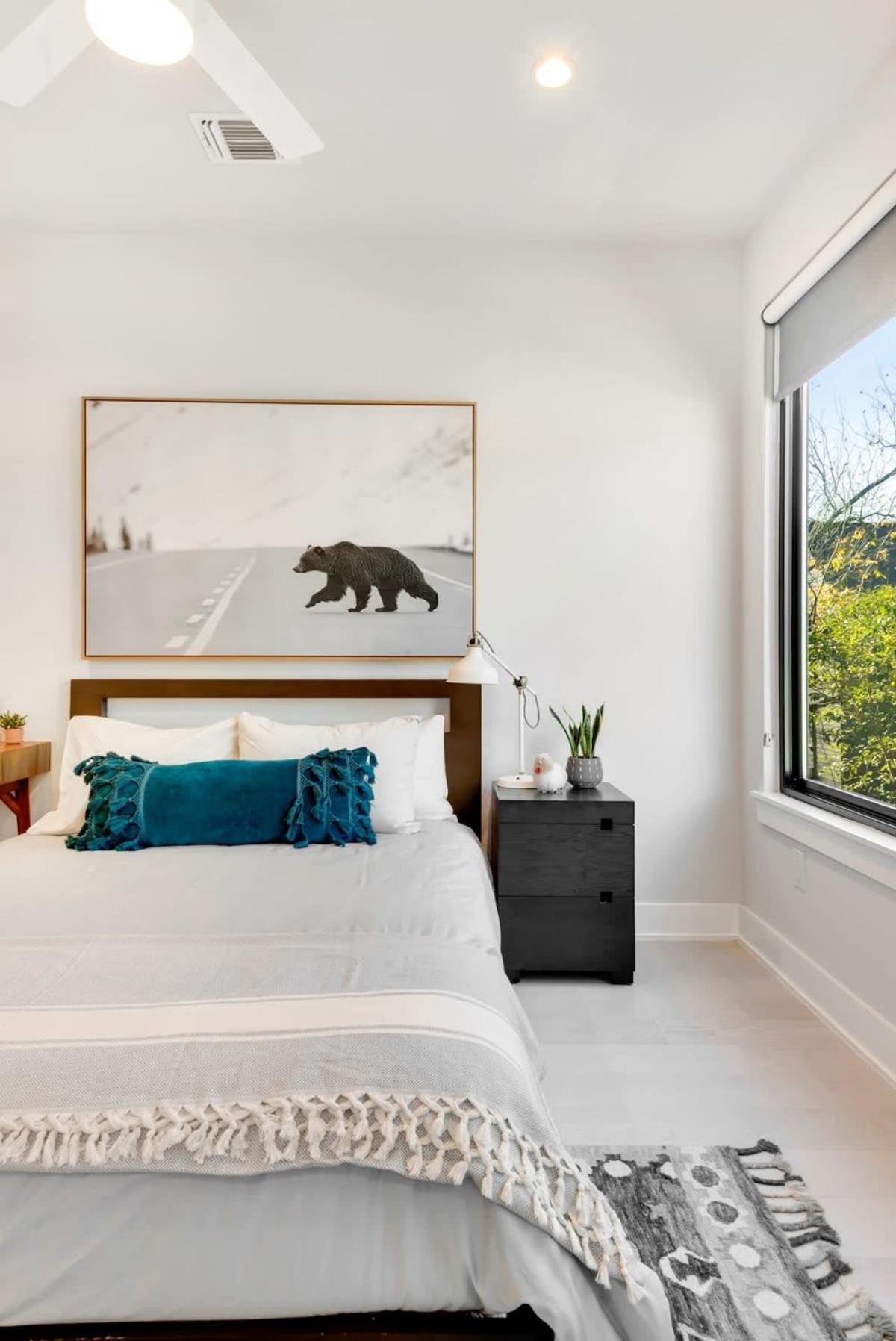 New Modern 3 Bedroom House In Hip East Holiday home Austin