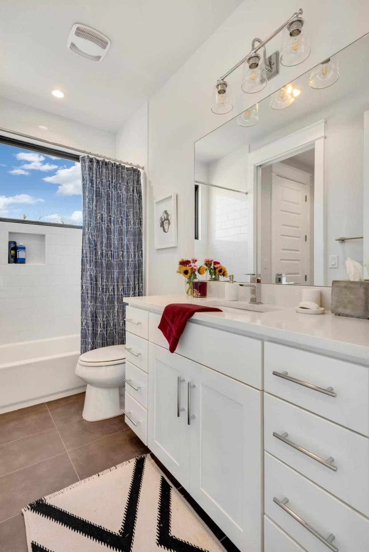 New Modern 3 Bedroom House In Hip East Holiday home