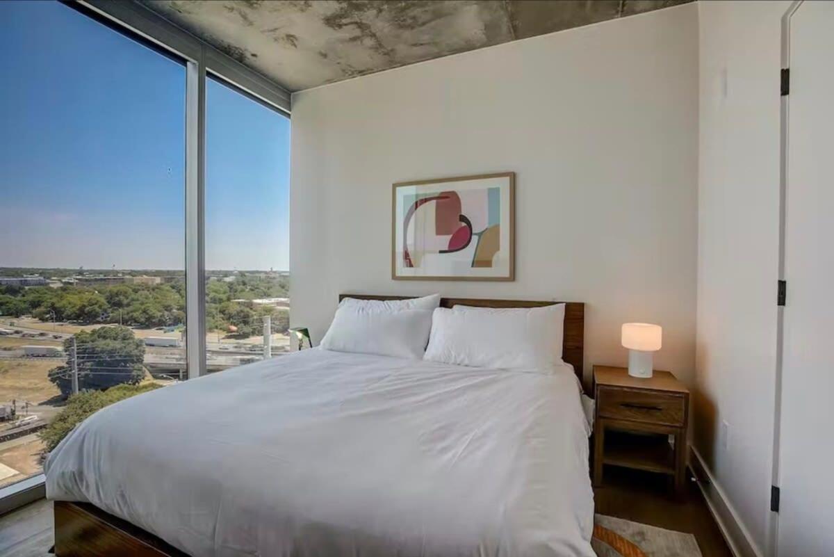 High Rise In The Heart Of Atx