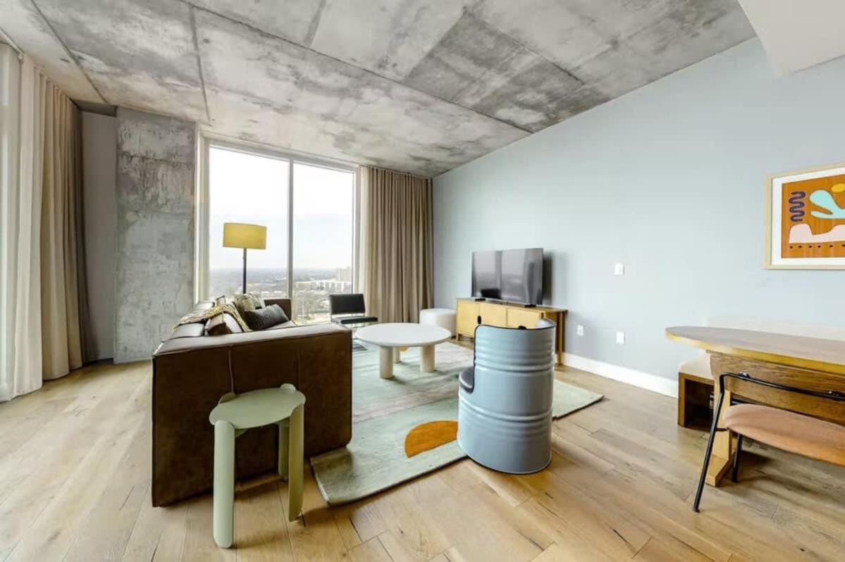 Luxe High Rise Off Of Rainey St Holiday home Austin