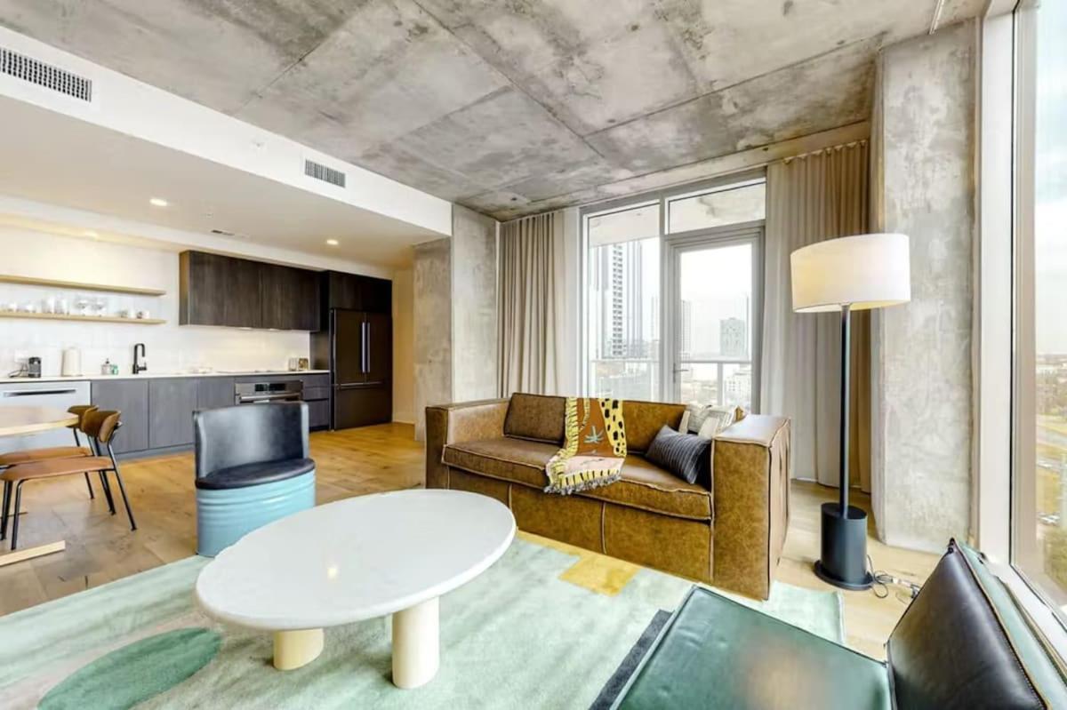 Luxe High Rise Off Of Rainey St Holiday home *