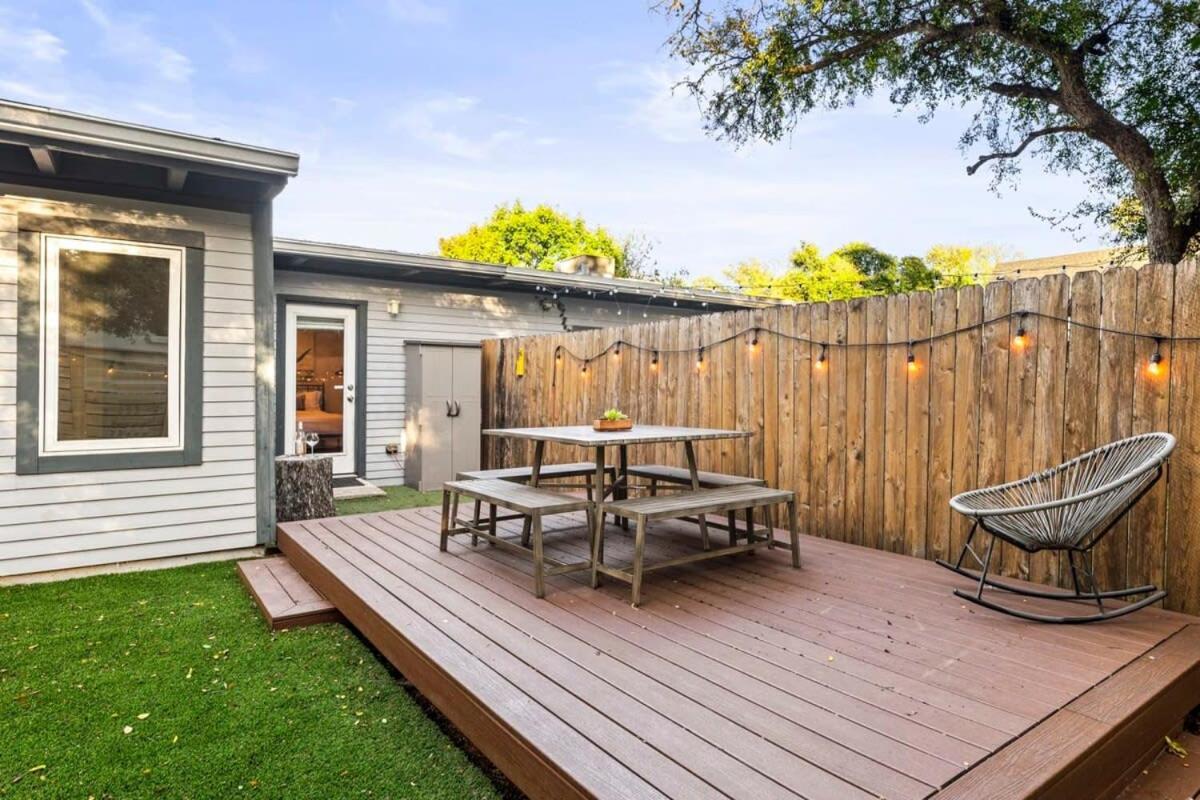 Mid-century In Zilker With A Backyard Holiday home Austin