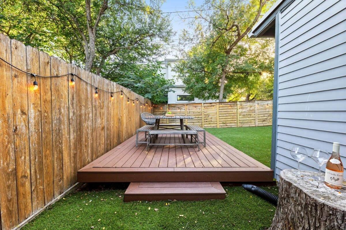 Mid-century In Zilker With A Backyard Holiday home Austin