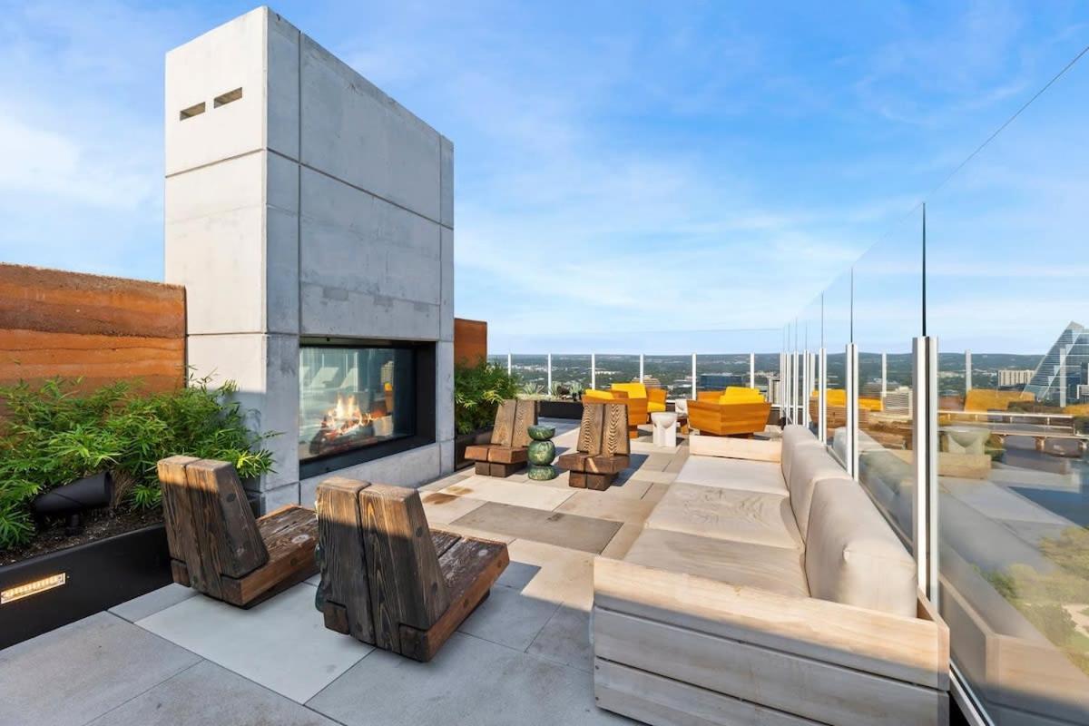 Luxe In Downtown Apartment