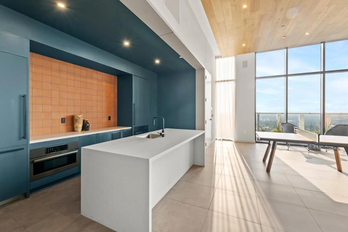 Luxe In Downtown Apartment