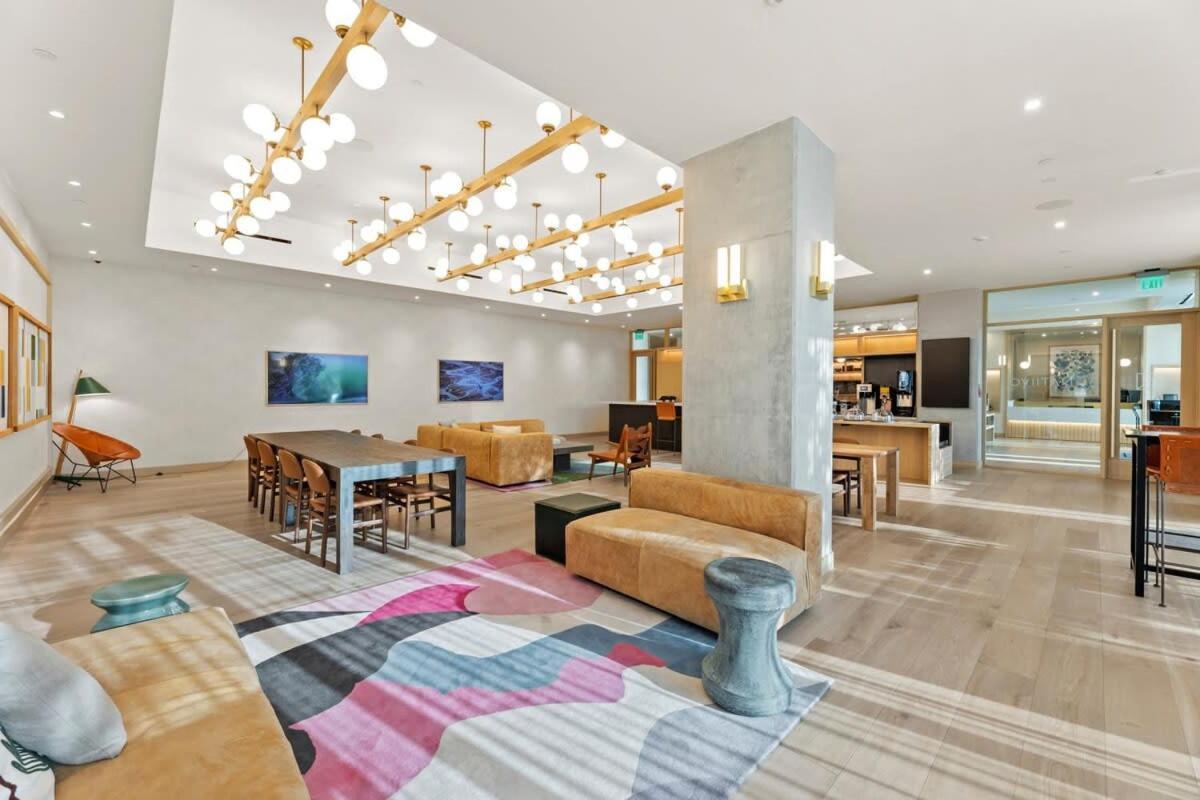 Luxe In Downtown Apartment