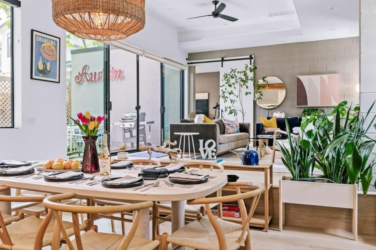 Luxe Minutes From Ut & Downtown Holiday home