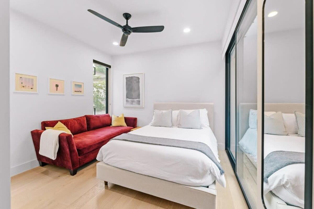 Holiday home Luxe Minutes From Ut & Downtown