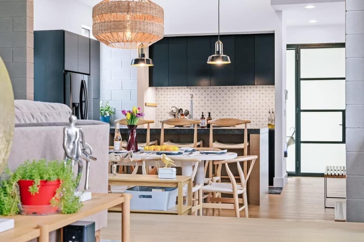 Luxe Minutes From Ut & Downtown Holiday home