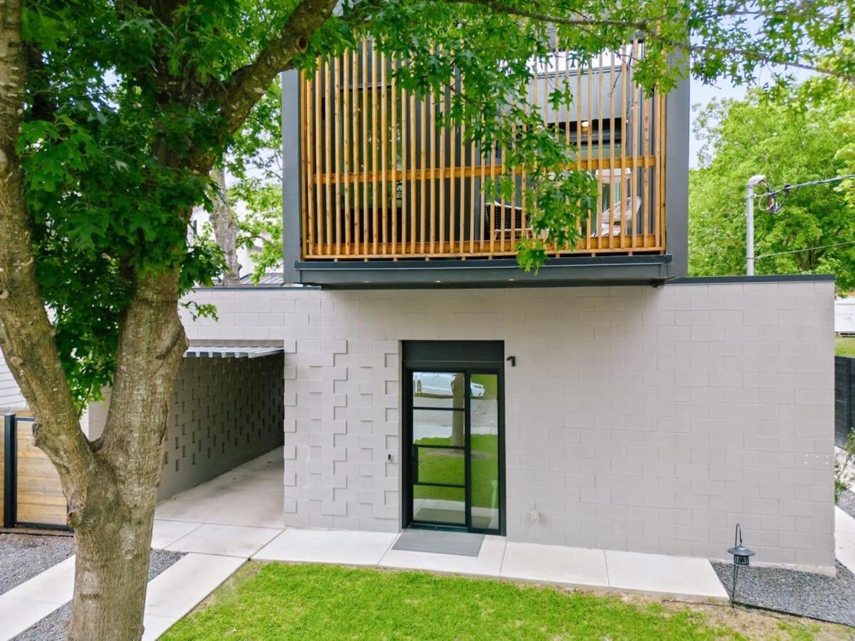 Holiday home Luxe Minutes From Ut & Downtown Austin